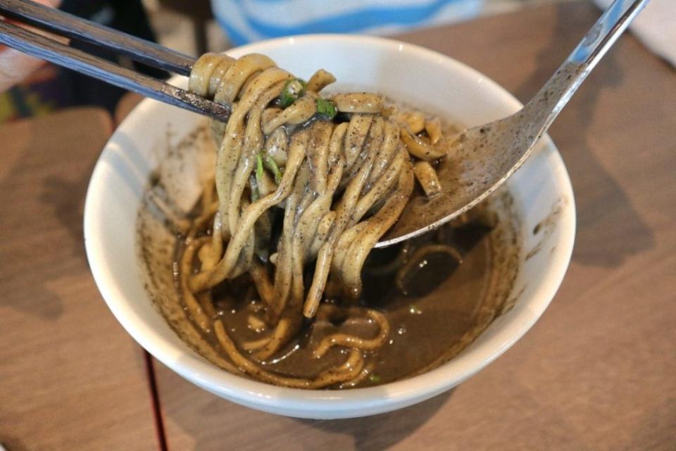 niu - black sesame sauce noodles toss