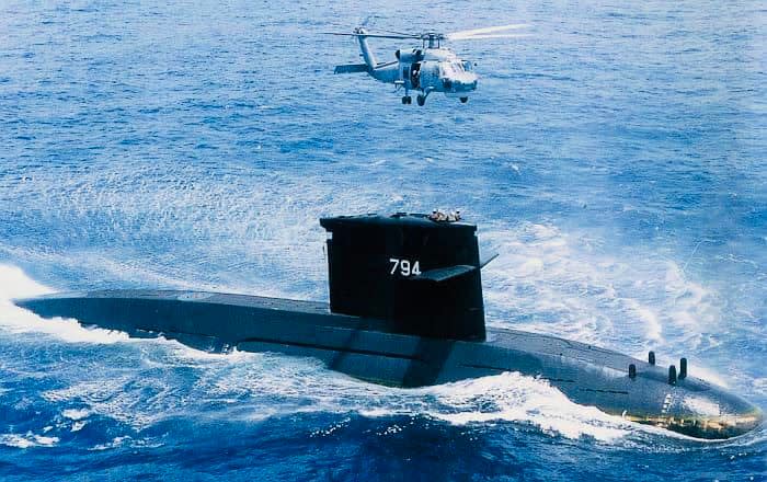 圖為我國劍龍級海虎號潛艦堅定地守護海疆。   圖：翻攝自國防部發言人臉書(資料照)