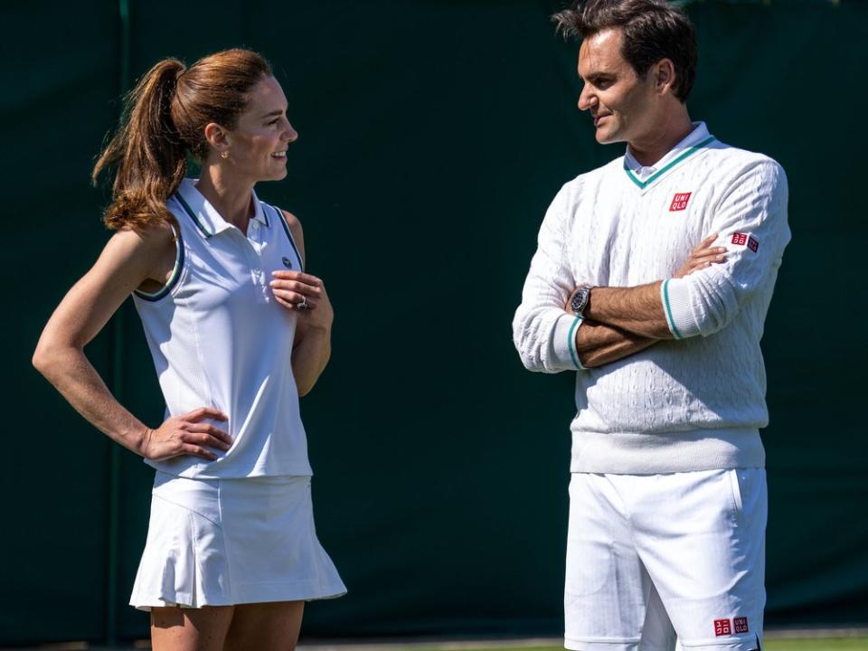 Prinzessin Kate und Roger Federer haben sich in Wimbledon getroffen, um auf die Arbeit der Ballkinder aufmerksam zu machen. (Bild: imago/Avalon.red)