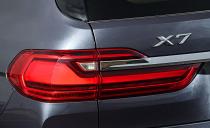 <p>LED rear lighting elements brighten up the X7's rear design treatment. </p>