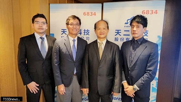左起：天二科技財務長黃弘傑、董事長廖震益、總經理詹清輝、策略長郭書維合影。