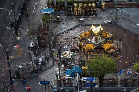 Experts investigate the Erawan shrine at the site of a deadly blast in central Bangkok, Thailand, August 18, 2015. REUTERS/Athit Perawongmetha/Files