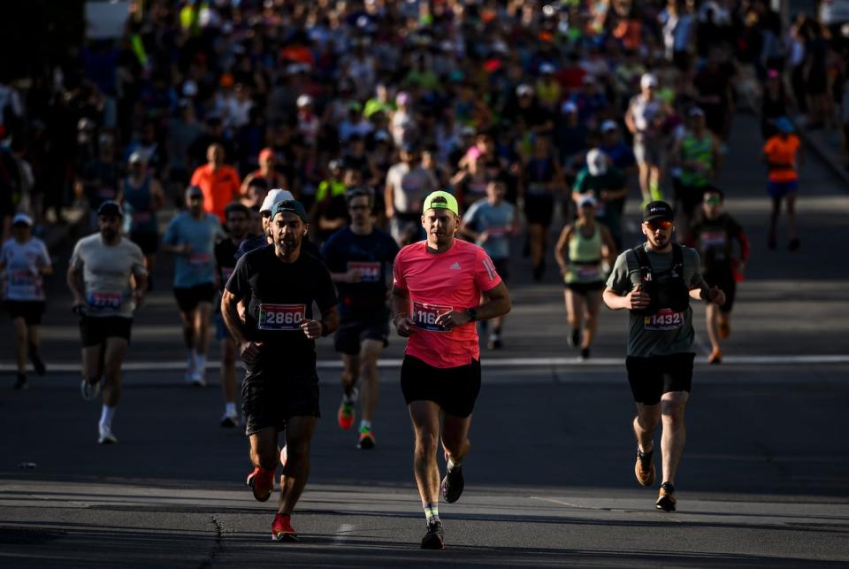Runners begin the marathon at Ottawa Race Weekend on May 28, 2023.