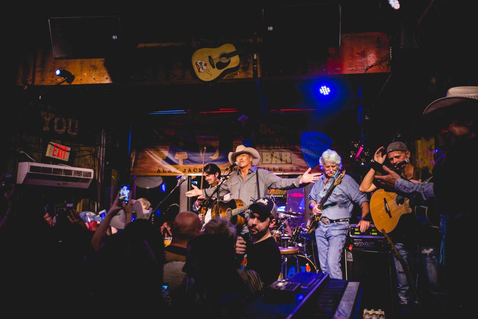 Alan Jackson plays his AJ's Good Time Bar following his Ascend Amphitheater show May 19, 2017.