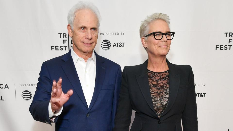 <p>Sie geht damit nicht hausieren, aber Jamie Lee Curtis wurde 1996 zur Baronin, als ihres Ehemann Christopher Guest den Titel seines Vaters erbte. Baroness Haden-Guest, so der offizielle Name der Schauspielerin. Seit 1984 sind die beiden verheiratet. Sie sah Guest im Film "This Is Spinal Tap" und war sich sofort sicher: "Diesen Kerl werde ich heiraten!" (Bild: Dia Dipasupil/Getty Images for Tribeca Film Festival)</p> 