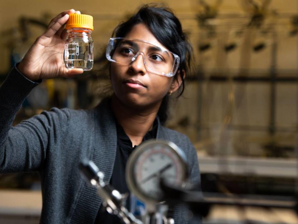 Chemist Jothi Kothandaraman and her colleagues at PNNL designed solvents that can deftly capture carbon dioxide and convert it into methanol, one of the world’s most widely used chemicals.