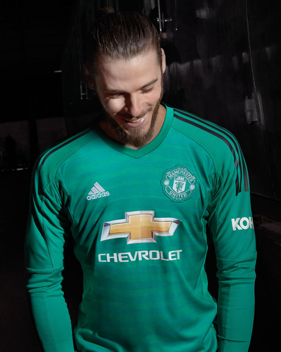 David De Gea models United’s new home goalkeeper kit