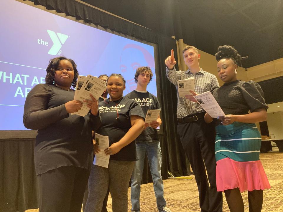 Members of NAACP Milwaukee Youth Council Unit #3833 got an early jump on their Dr. Martin Luther King, Jr. Service Day. On Sunday the youth who range in age from 12-23, volunteer to help set up the banquet hall at the Potawatomi Casino Hotel Event Center for YMCA of Metropolitan Milwaukee’s annual King Day celebration.