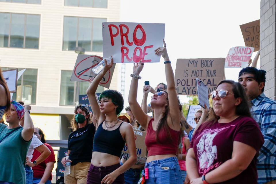 Protestors chant during the "Save Roe" protest at the Judge Stephan P. Mickle, Sr. Criminal Court House on May 3, 2022. [Gabriella Whisler/Special to the Sun]