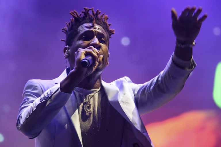 Jon Batiste durante su actuación en Austin City Limits Music Festival, en octubre pasado; hoy es el favorito de los Grammy Awards