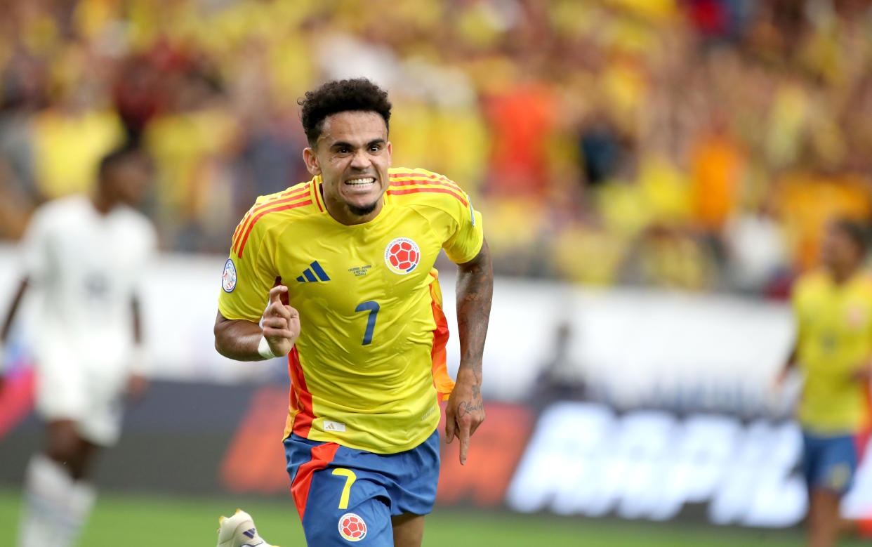 GLENDALE, ARIZONA - JULY 6: Luis Fernando Diaz of Colombia celebrates with team mates after scoring his goal , during the CONMEBOL Copa America USA 2024 4th Final Match between Colombia and Panama at State Farm Stadium on July 6, 2024 in Glendale, Arizona. (Photo by MB Media/Getty Images)