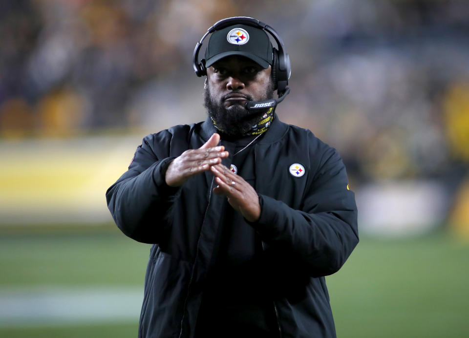 El entrenador de los Pittsburgh Steelers, Mike Tomlin, ha pedido el primer tiempo muerto del juego en el 56% de los juegos fuera de casa desde 2019. (Foto de Michael Longo/Icon Sportswire a través de Getty Images)