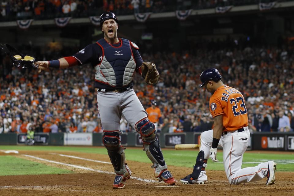 Veteran catcher Yan Gomes returns to Nationals on reported two-year deal. (AP Photo/Matt Slocum)