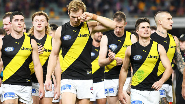 What a disgrace': AFL fans explode over 'disgusting' farce - Yahoo Sport