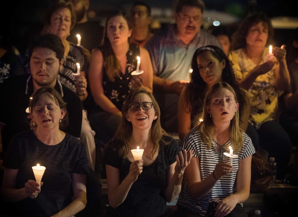 Vigilia tras la masacre en El Paso. (MARK RALSTON/AFP/Getty Images)