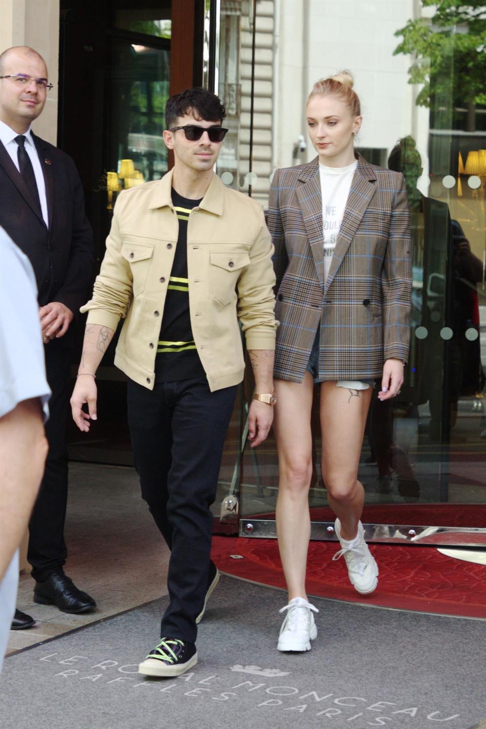 <h1 class="title">Joe Jonas and his wife Sophie Turner are seen leaving their hotel</h1><cite class="credit">Photo: Backgrid</cite>