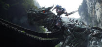 Grimlock y Optimus Prime en "Transformers: Age of Extinction" en una fotografía proporcionada por Paramount Pictures. (Foto AP/Paramount Pictures)