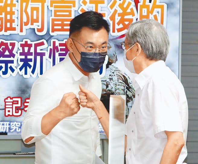 國民黨主席選舉競爭激烈，國民黨主席江啟臣刊登「回歸勝利」廣告，大打宣傳戰。圖為江啟臣15日出席「美軍撤離阿富汗後的國際新情勢」記者會。（鄭任南攝）