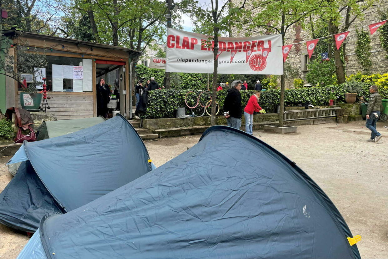 Ce lundi, quelques dizaines de licenciés du CLAP s'adonnaient à leur passion. Les tentes et la banderole témoignent de la mobilisation en cours.  - Credit:Nathan Tacchi/Le Point