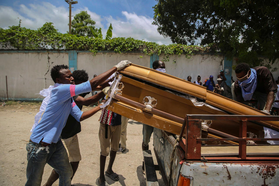 Men load the coffin containing the remains of Francois Elmay, after recovering his body from the rubble of a home, in Les Cayes on Aug. 18.<span class="copyright">Joseph Odelyn—AP</span>