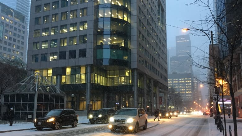 15 collisions within an hour as first major snowfall hits Toronto