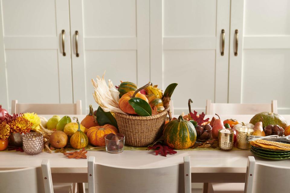 Thanksgiving table