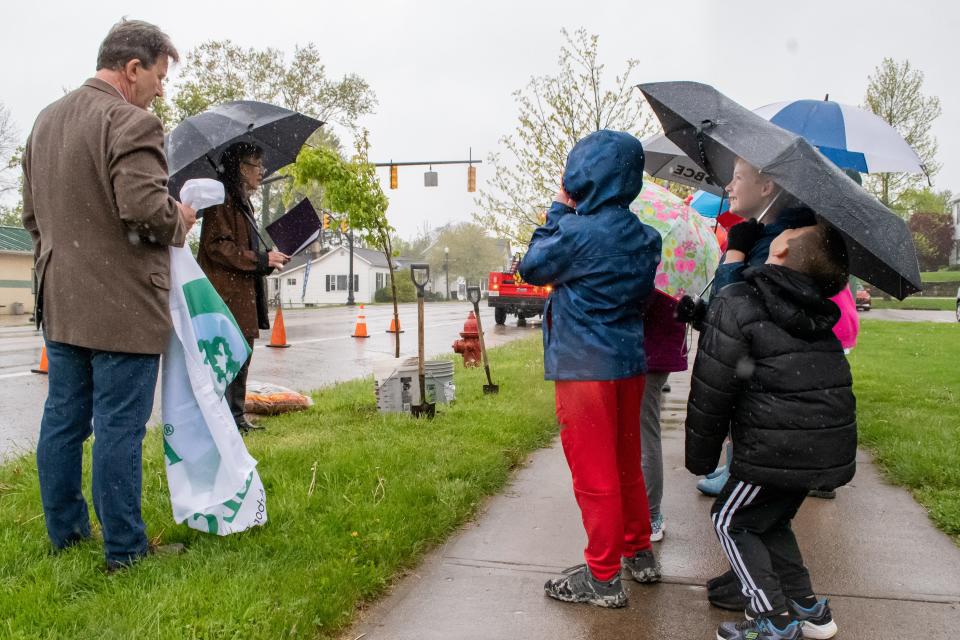 New Concord Village Administrator Rick Giroux (left) and Mayor Jennifer Lyle speak to second graders at the Arbor Day tree planting.