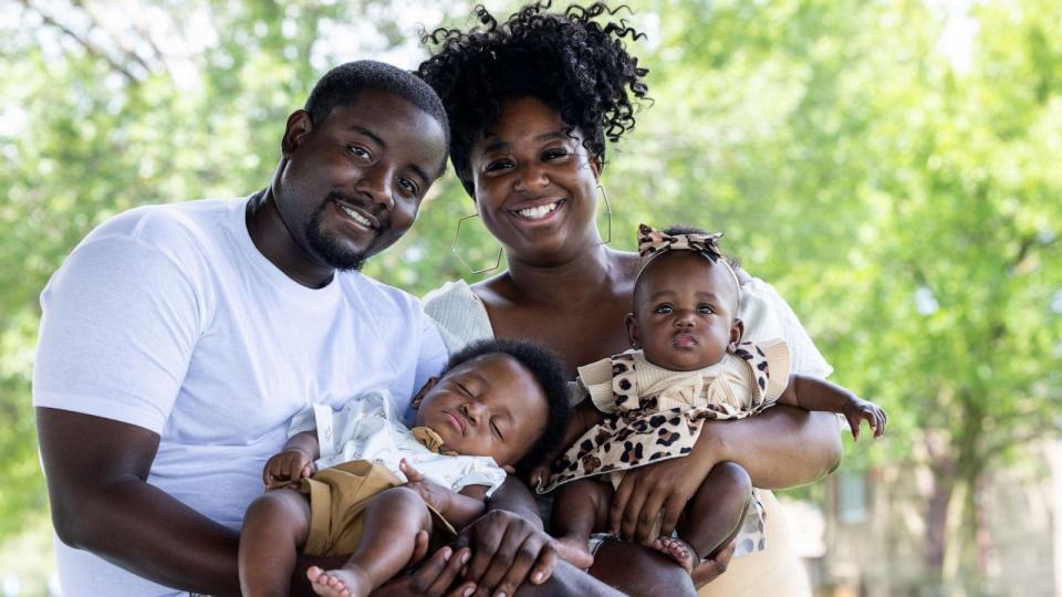 PHOTO: Damante Jackson and Kim Thomas with their twins Kimyah and DJ. (Annie O’Neill/Cleveland Clinic)