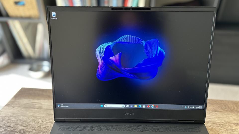 HP Omen Transcend 16 display showing lower bezel