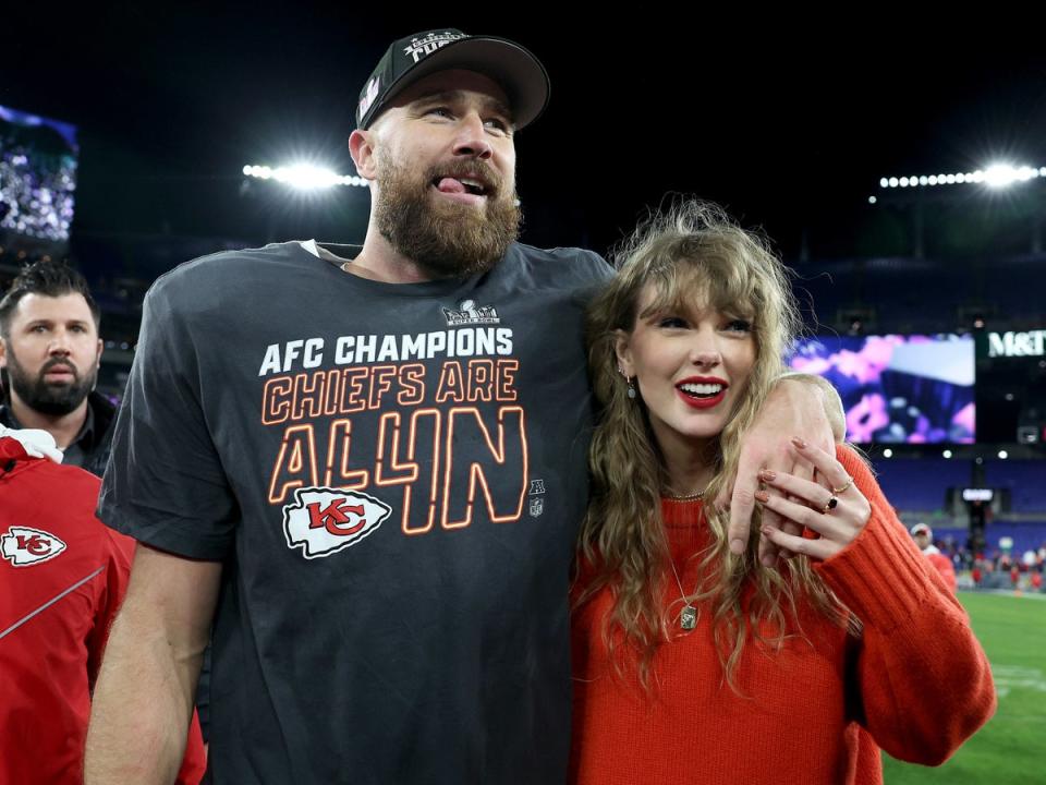Taylor Swift y Travis Kelce celebrando al final del Super Bowl 2024 (Getty Images)