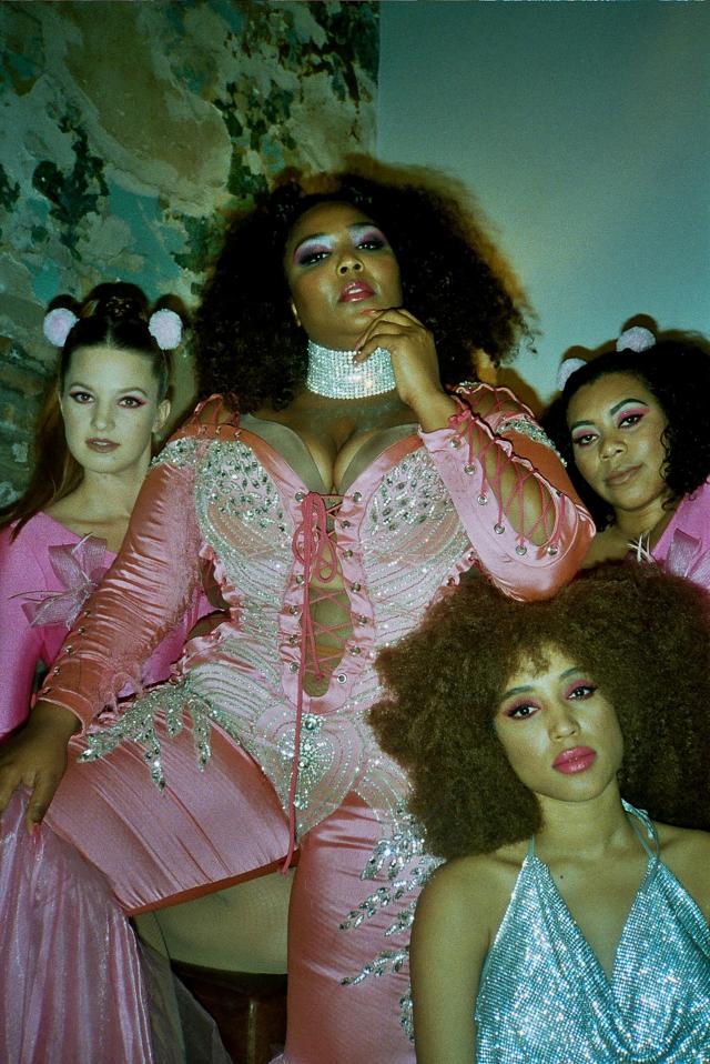 Lizzo Oozes Confidence In Daring Outfit On Tour