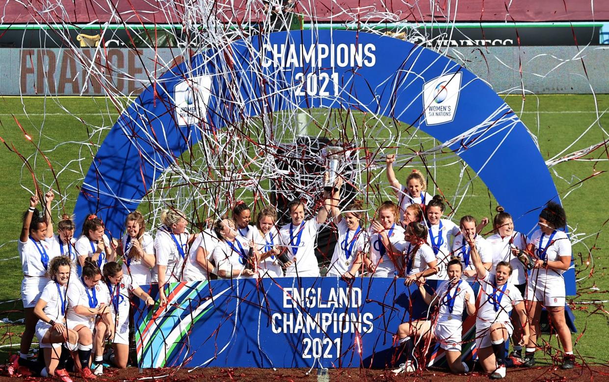 Emily Scarratt and Sarah Hunter of England lift the Six Nations Trophy following the Women's Six Nations match between England and France at Twickenham Stadium on April 24, 2021 in London, England. - GETTY IMAGES