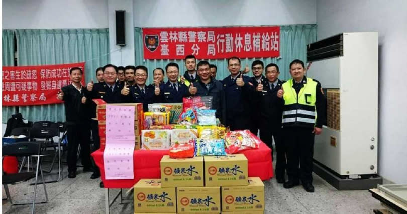 吳祥斌在台西擔任警友辦事處主任，常頒發設備或獎金犒勞員警，與當地警界和商界關係十分密切。（圖／翻攝台西分局臉書）