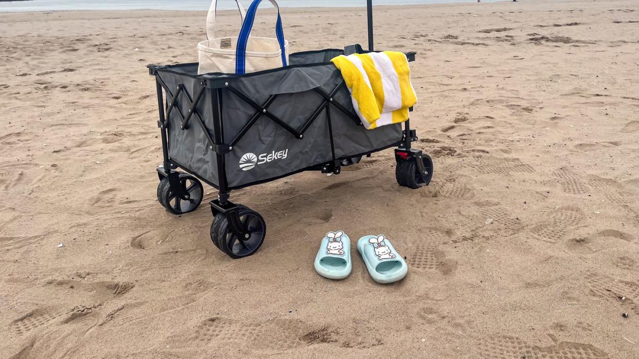 sekey collapsible foldable wagon with 220lbs weight capacity, heavy duty folding utility garden cart with big all terrain beach wheels  drink holders black