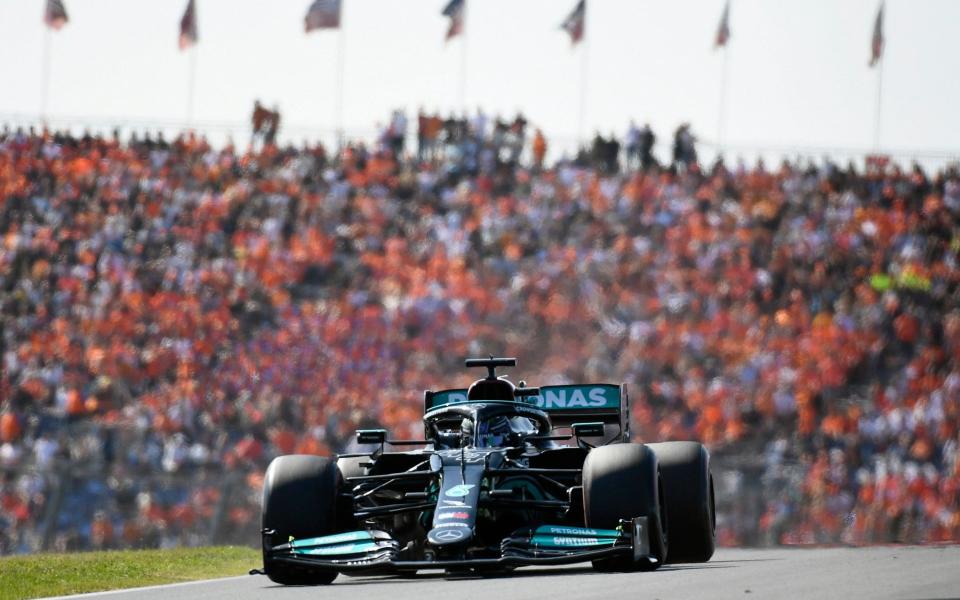 Formula One F1 - Dutch Grand Prix - Circuit Zandvoort, Zandvoort, Netherlands - September 5, 2021 Mercedes' Lewis Hamilton in action during the race - REUTERS/Piroschka Van De Wouw