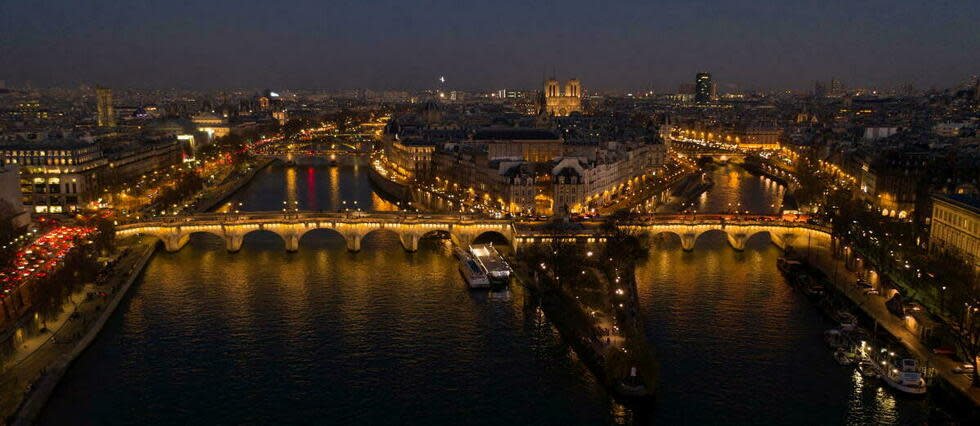 Sur l'île de la Cité, le prix médian au mètre carré tourne autour de 17 000 euros.  - Credit:ERIC FEFERBERG / AFP