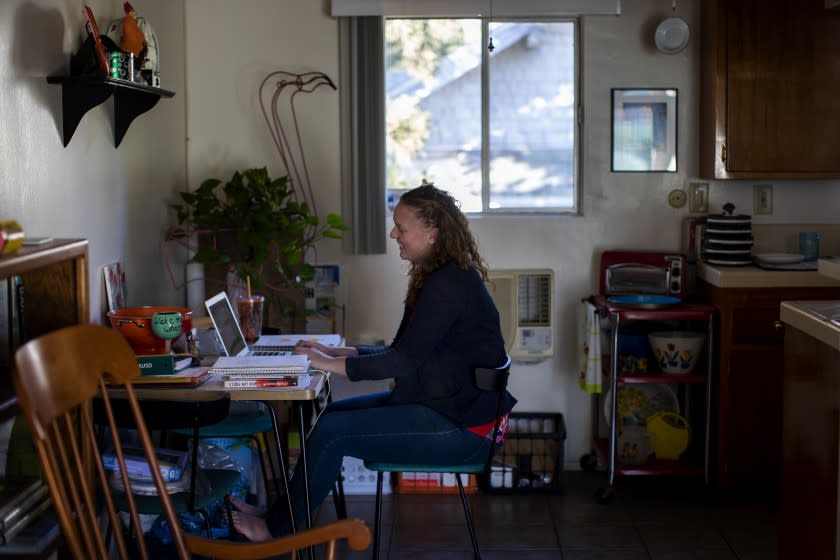 PASADENA, CA - DECEMBER 18, 2020: Seventh grade history teacher Casey Jagusch teaches her students remotely from her kitchen table on December 18, 2020 in Pasadena, California. She realizes some students have been struggling in remote learning and is hoping LA school officials will defer failing grades for students.(Gina Ferazzi / Los Angeles Times)