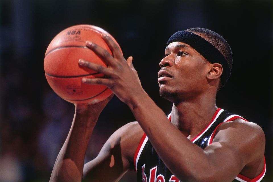 Clifford Robinson of the Portland Trail Blazers shoots against the Sacramento Kings circa 1991 at Arco Arena in Sacramento, Calif. (Rocky Widner/NBAE/Getty Images)