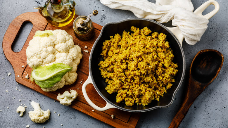 Spiced cauliflower rice in pot