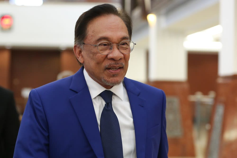 Terengganu PKR chief Azan Ismail says all state chiefs except four have signed letter of pledge backing Datuk Seri Anwar Ibrahim. — Picture by Yusof Mat Isa