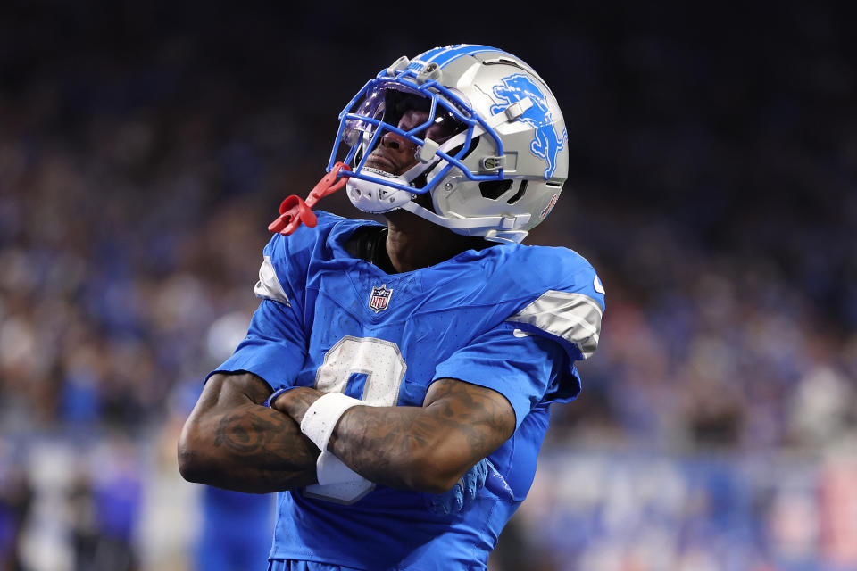 Jameson Williams dari Detroit Lions merayakan touchdown sejauh 52 yard saat melawan Los Angeles Rams. (Foto oleh Gregory Shamus/Getty Images)