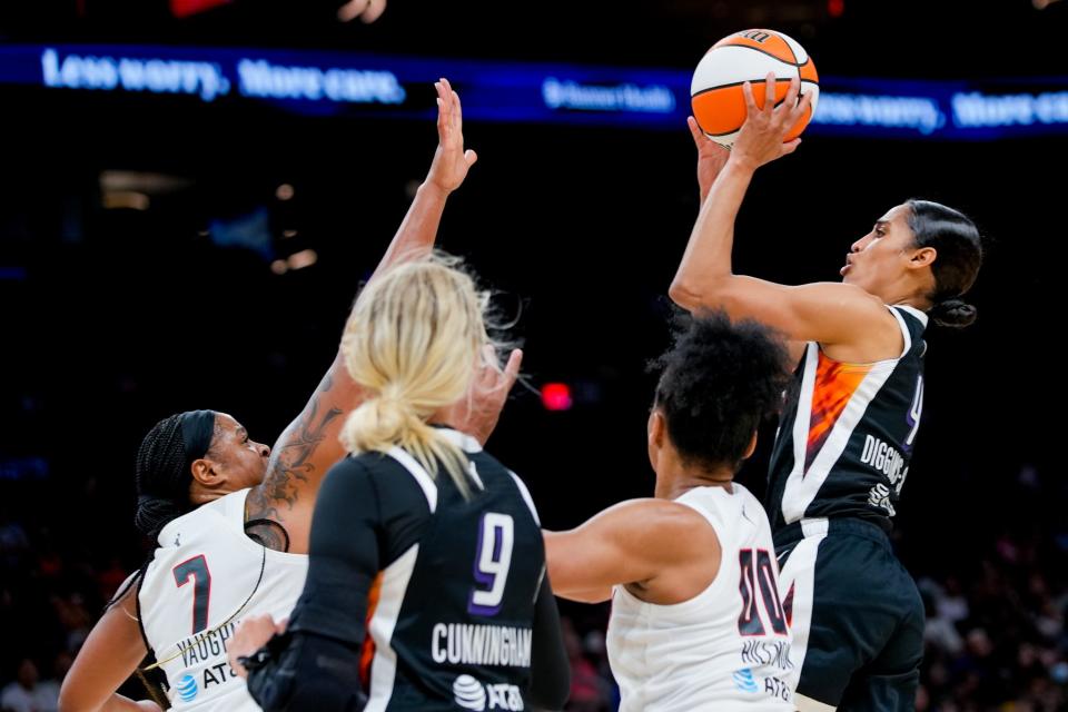 July 17, 2022; Phoenix, Ariz., U.S.; Phoenix Mercury guard Skylar Diggins-Smith (4) shoots the ball at Footprint Center.