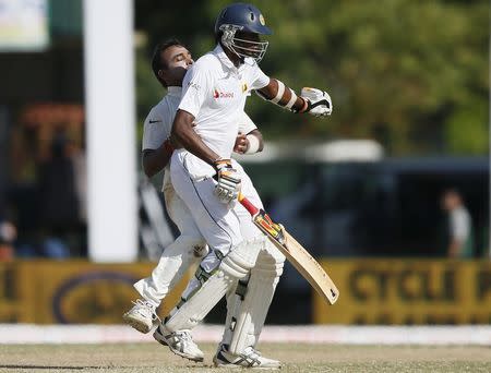 India's Amit Mishra (L) collides with Sri Lanka's Tharindu Kaushal during the third day of their second test cricket match in Colombo August 22, 2015. REUTERS/Dinuka Liyanawatte