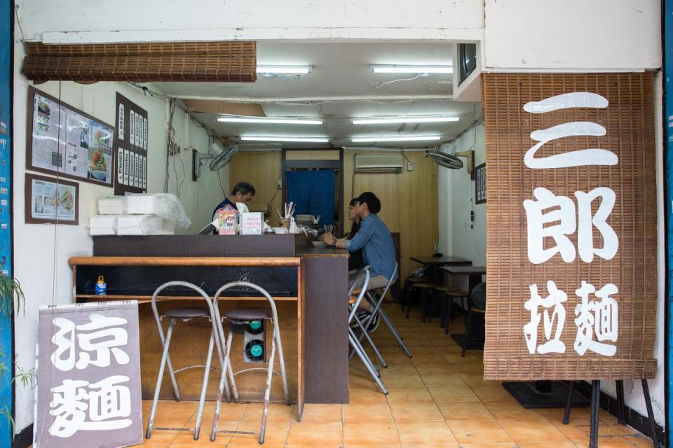 取名「三郎涼麵」是因為老闆吳瑯民在家中排行老三。