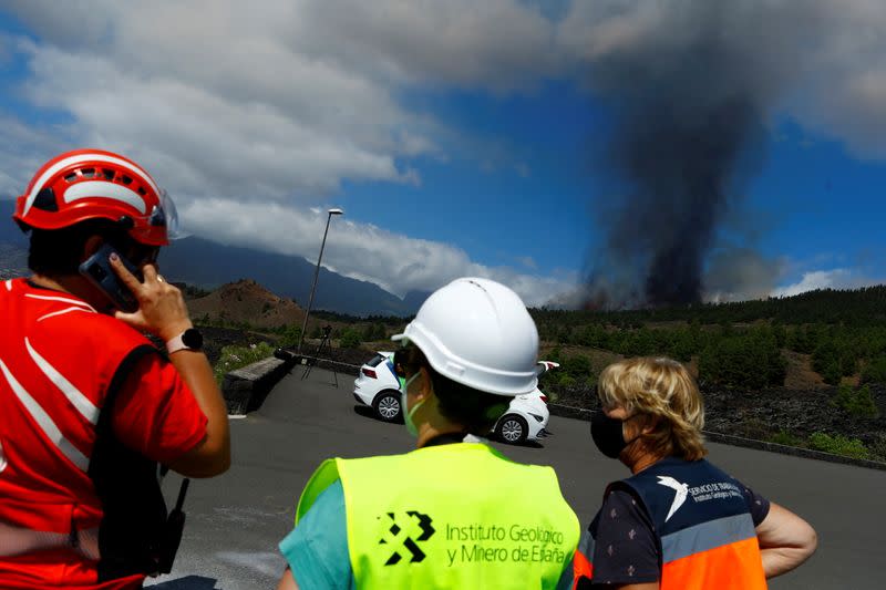 A plume of smoke rises followng the eruption of a volcano in Spain