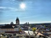 Vom Winde verwöhnt: Bei Flaute empfiehlt Eger sich mit seiner pittoresken Altstadt auch als Ausflugsziel. Foto: www.ungarntourismus.de