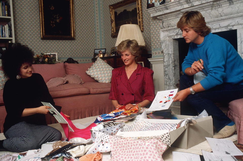 LONDON, UNITED KINGDOM - AUGUST 06:  Fashion Designers David & Elizabeth Emanuel With Princess Diana In Her Sitting Room At Kensington Palace Choosing Outfits For A Forthcoming Royal Tour  (Photo by Tim Graham Photo Library via Getty Images)