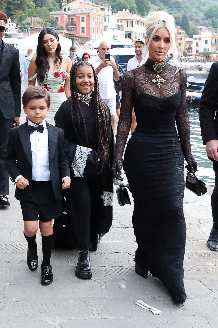 The star chose an all-black outfit for the recent nuptials in Italy. (Getty Images)