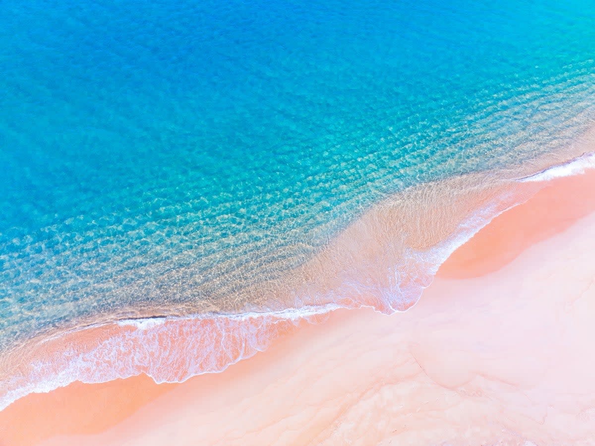 Pastel sands and turquoise water on the Bahamas’ Pink Sand Beach (Getty Images/iStockphoto)