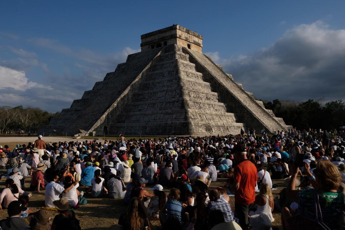 Turista Sube Al Castillo De Chich N Itz Y Testigos Exigen Doble Castigo